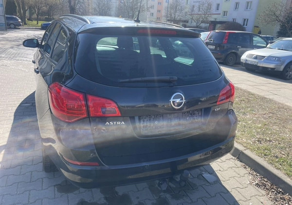 Opel Astra cena 18900 przebieg: 168000, rok produkcji 2012 z Białystok małe 56